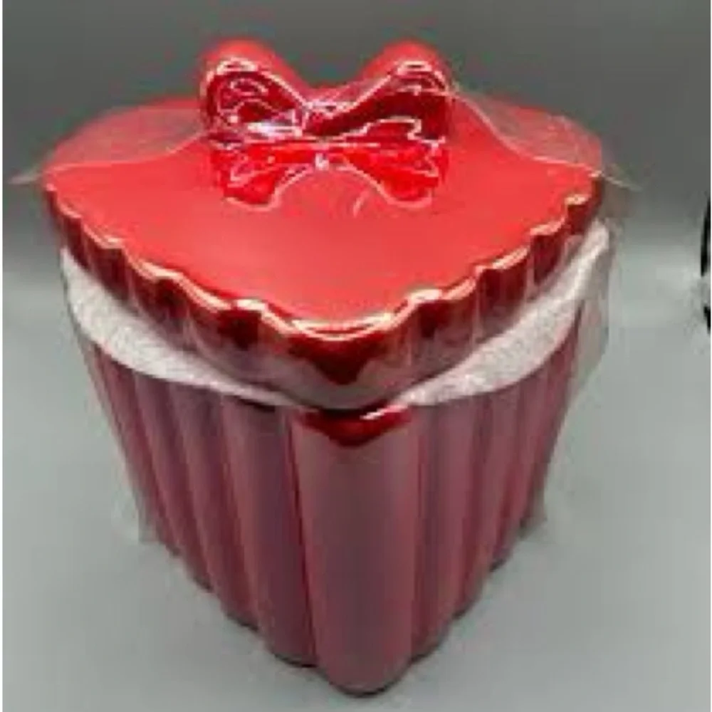 Target bullseye iridescent red  Heart-Shaped Ceramic Box